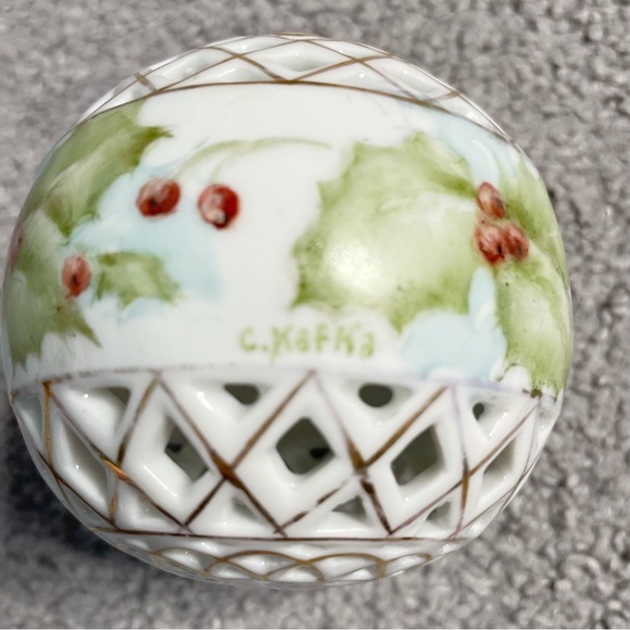 Hand Painted Signed Vintage Ceramic Christmas Ornament Gilded Holly & Berries - Picture 7 of 7